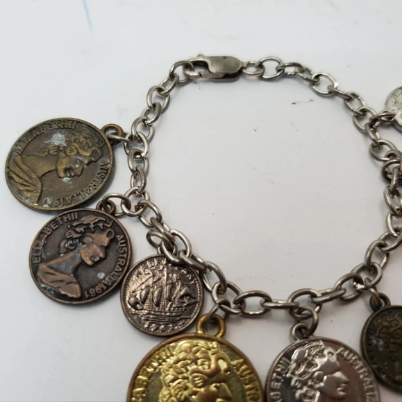 Vintage Queen Elizabeth II 1981 Australia Coin Charm bracelet - Picture 3 of 8